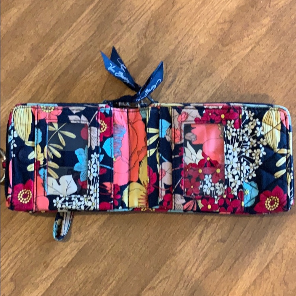 Vera Bradley Wristlet - Picture 3 of 6